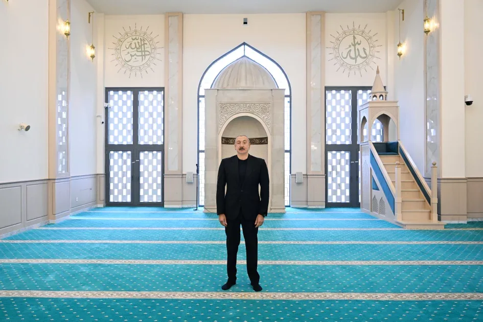 Prezident Hadrutda inşa edilmiş məscidin açılışında - FOTO