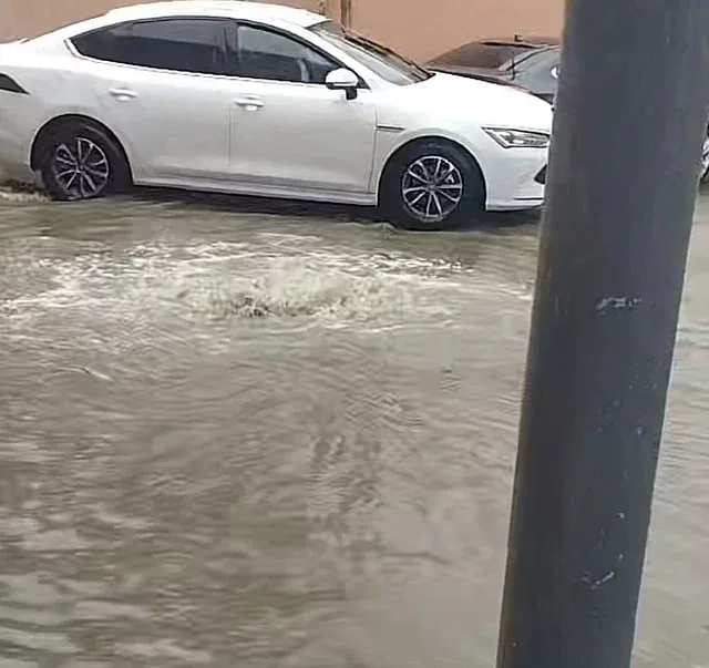 Xırdalanda küçələri su basdı - FOTO