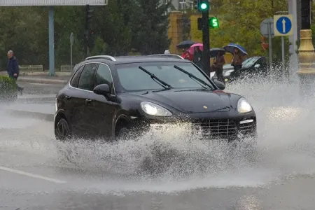 Yeni Günəşli qəsəbəsinin küçələrini sel basdı - VİDEO