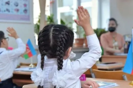 10 milyonuncu sakin Mehriban Həsənova bu il məktəbə başlayır - FOTOLAR