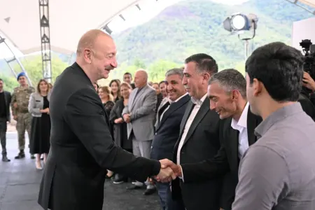 Prezident Xocalı sakinləri ilə görüşdü - FOTO - YENİLƏNDİ
