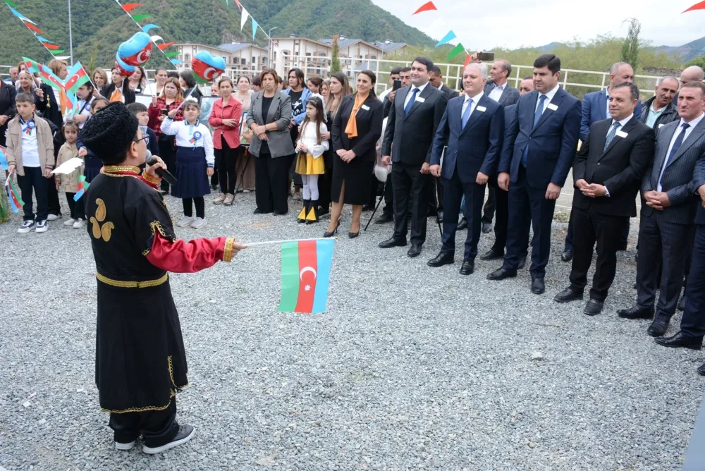 Kəlbəcərdə ilk zəng - FOTO