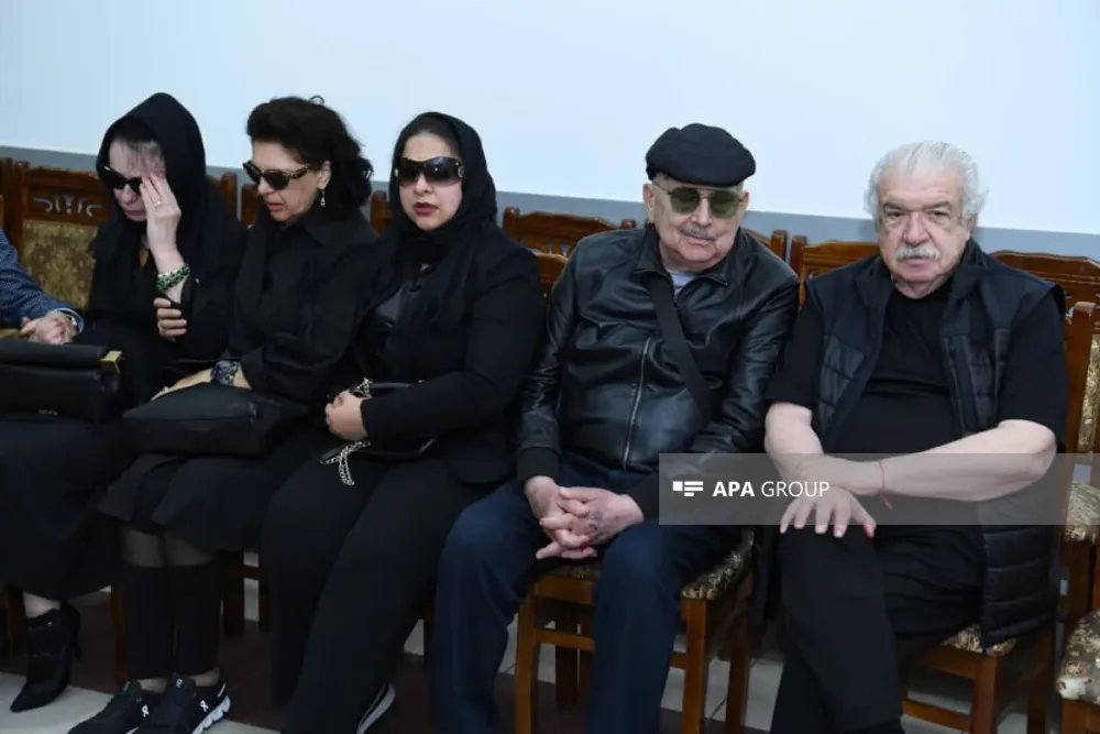 Prezident və birinci xanım vida mərasiminə əklil göndərdilər - FOTO