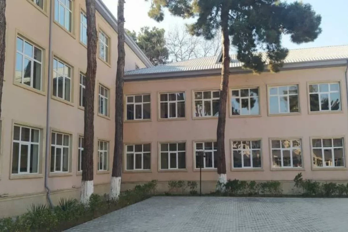 Hər şagirddən 12 manat: Xırdalanda - məktəbdə foto qalmaqalı