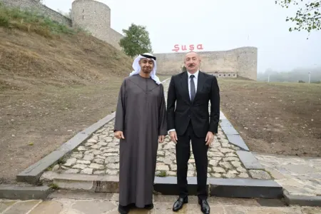 Prezidentlər Şuşa qalasının önündə şəkil çəkdirdilər - FOTO