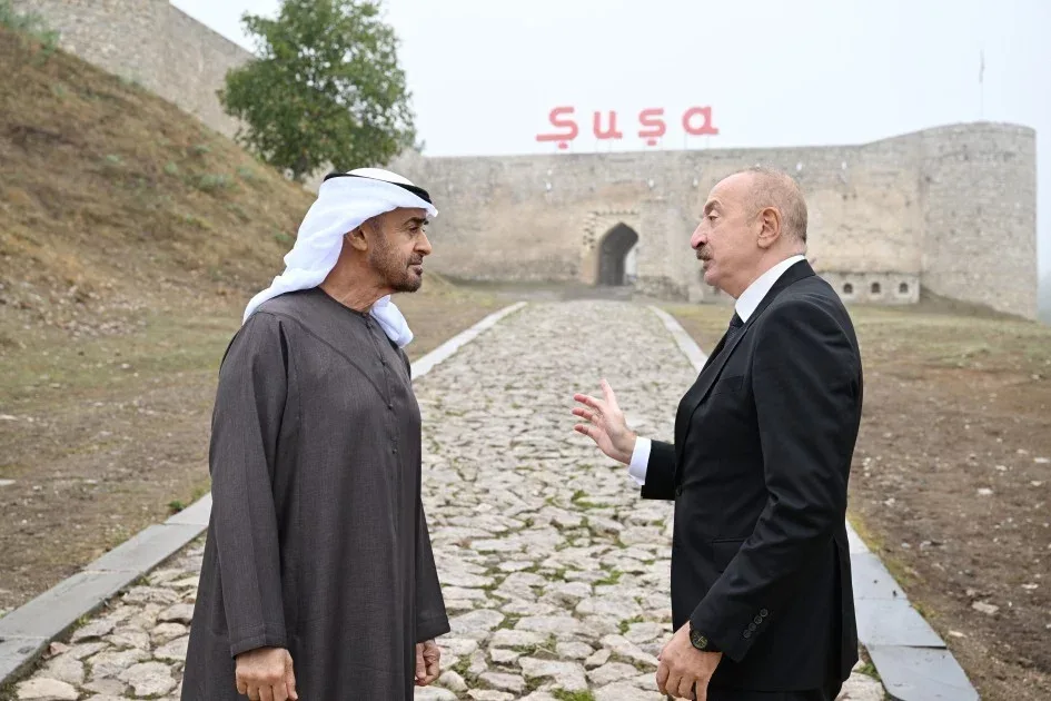 Prezidentlər Şuşa qalasının önündə şəkil çəkdirdilər - FOTO