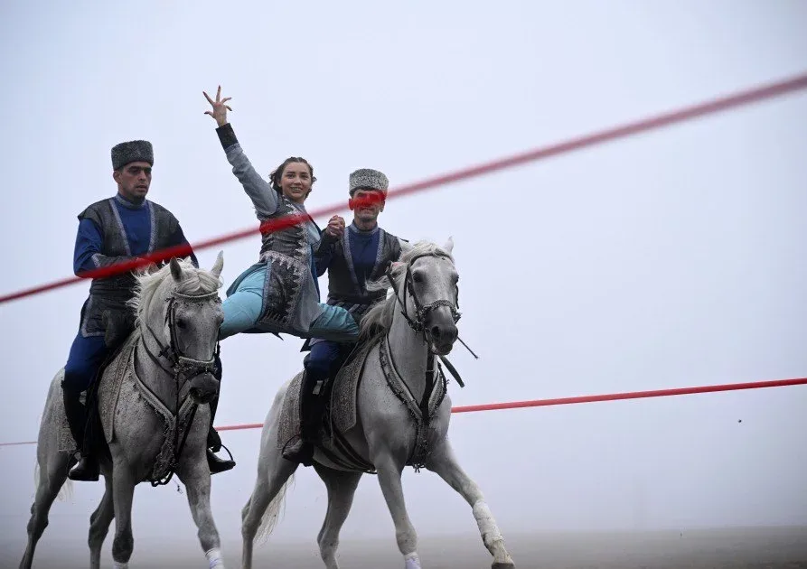 Prezidentlər Qarabağ atlarının şousunu izlədi - FOTO