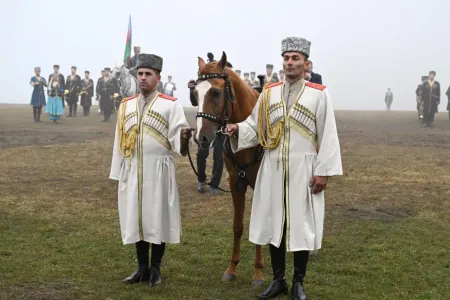 İlham Əliyev Al Nəhyana “Ərgünəş” adlı Qarabağ atı hədiyyə etdi