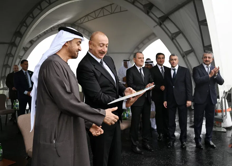 İlham Əliyev Al Nəhyana “Ərgünəş” adlı Qarabağ atı hədiyyə etdi