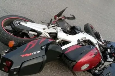 Mingəçevirdə qəza - Motoskletçinin ayaqları sındı