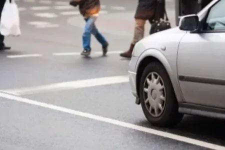 Piyada keçidindən istifadə etməyənlər qəzaya səbəb oldular - Anbaan VİDEO