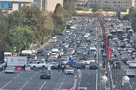 Bakı səhəri tıxacla açdı - SİYAHI