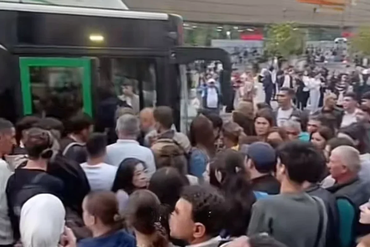 125 nömrəli avtobusda yaranan sıxlıqla bağlı - RƏSMİ AÇIQLAMA