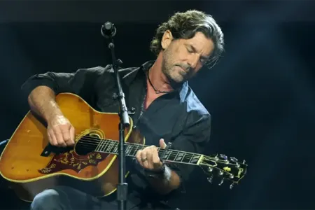 Amerikalı müğənni təyyarə qəzasında öldü - Fotolar