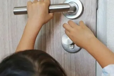 Köməksiz vəziyyətdə qalan azyaşlılar belə xilas edildi - VİDEO