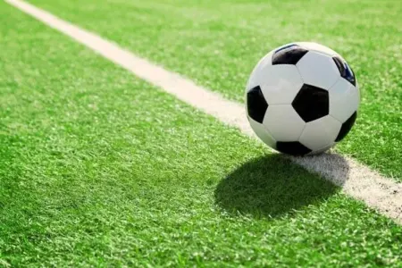 Məşhur futbolçu karyerasını başa vurur