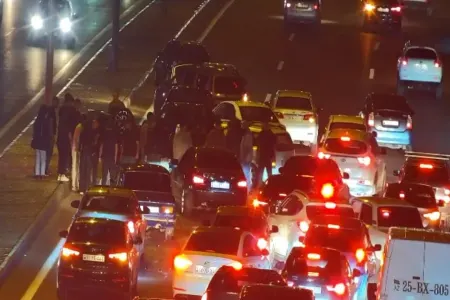 Bakı Olimpiya Stadionunun yaxınlığında qəza olub, yolda sıxlıq yaranıb