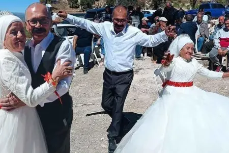 57 yaşlı, əli xınalı gəlin: 4 övladı, 9 nəvəsi var imiş...