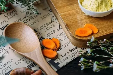 Bu ədviyyat həm beyni, həm də ürəyi qoruyur – Sarıkökün faydaları