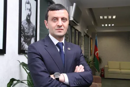 Adnan Əhmədzadənin vəkili işdən çıxarıldı