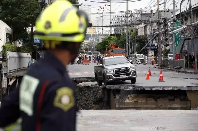 Tailandda yol çökdü, əhali panikada - FOTO - VİDEO