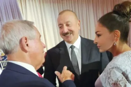 İlham Əliyev və xanımı rəsmi qəbulda - FOTO