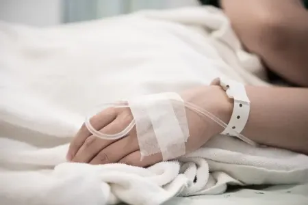 Toyda zəhərlənmə: Daha 10 nəfər xəstəxanaya yerləşdirildi