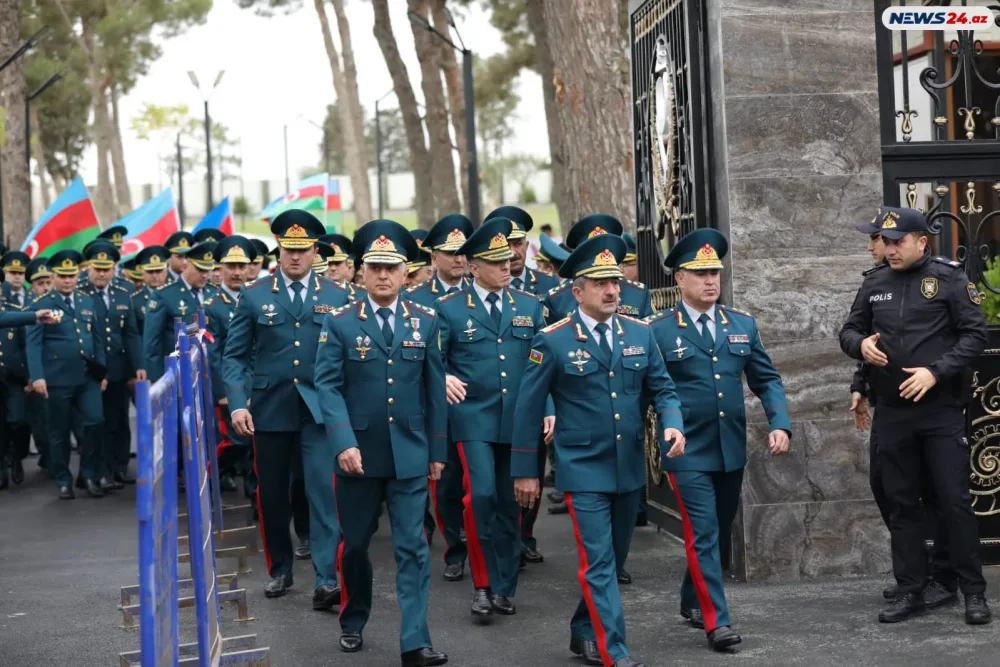 Azərbaycan xalqı qəhrəman şəhidlərini anır - Fotolar