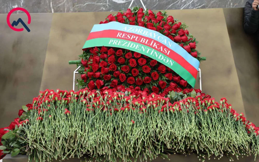 Prezident Zəfər parkına əklil göndərdi - Foto