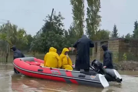 Bəzi əraziləri su basdı - FHN hadisə yerində