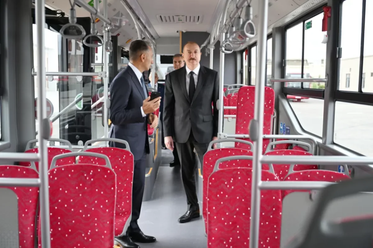İlham Əliyev “BakuBus”ın Gəncə Avtoparkının açılışında - Fotolar