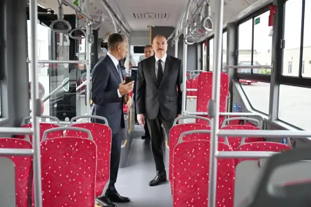 İlham Əliyev “BakuBus”ın Gəncə Avtoparkının açılışında - Fotolar