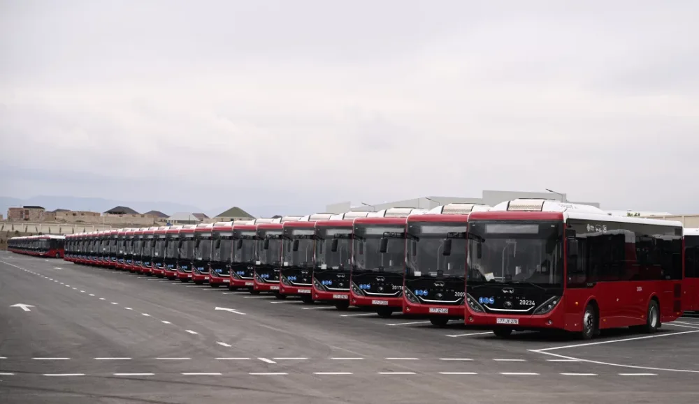 İlham Əliyev “BakuBus”ın Gəncə Avtoparkının açılışında - Fotolar