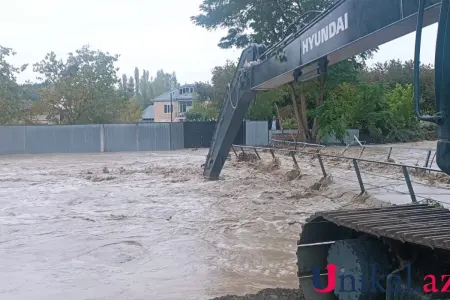 Balakəndə çay daşdı, kəndə ziyan dəydi - Foto