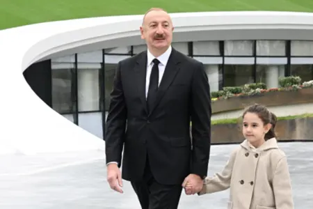 “Yaxşı babadır, gördüyümdən hündürdür” - Video