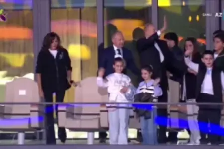 Prezident ailəsi açılışı Nilaygillə izlədi - Video