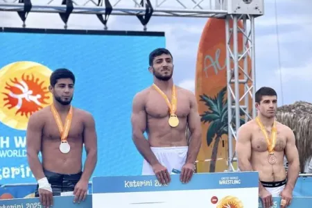 Azərbaycan güləşçiləri Dünya Seriyasında 2 medal qazandılar