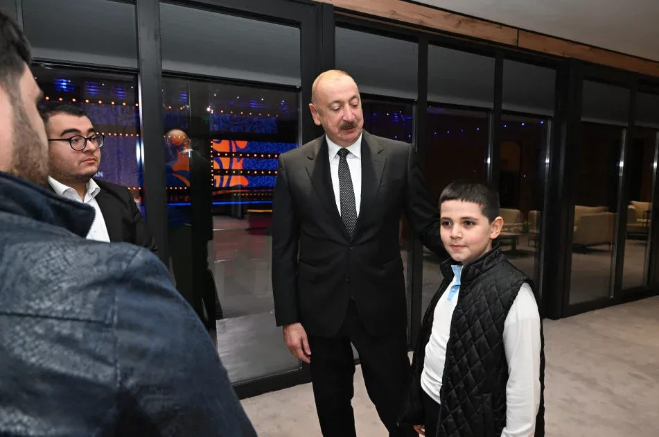 İlham Əliyev və xanımı Gəncədə şəhid övladları ilə görüşdülər - Fotolar