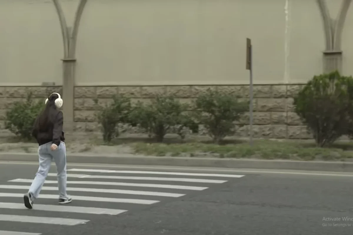 Özü olub, yolu olmayan piyada zolağı - Video