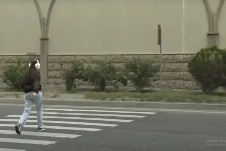 Özü olub, yolu olmayan piyada zolağı - Video