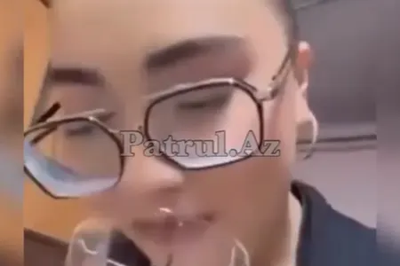 Stəkana tüpürüb müştərilərə çay süzdü, işdən çıxarıldı - Video