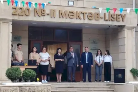 220 saylı məktəb-liseydə “Müəllimlər günü” gərginliyi - – Xəbərdarlıq