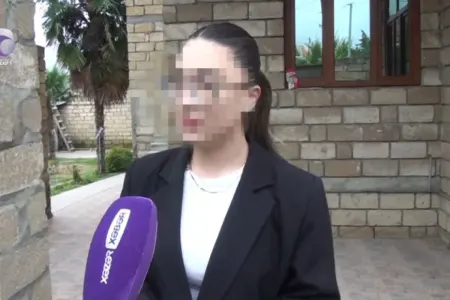 Çay stəkanına tüpürən qız danışdı - "Zarafatla etmişəm" - Video