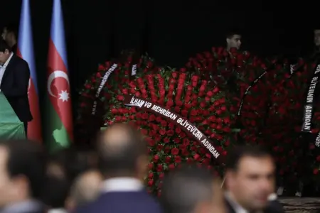 Prezidentlə xanımı Cabir İmanovun vida mərasiminə əklil göndərdi