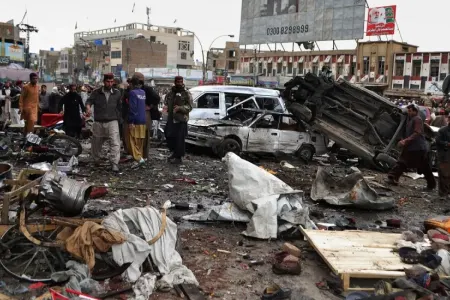 Pakistanda güclü partlayış - Ölənlər var - VİDEO