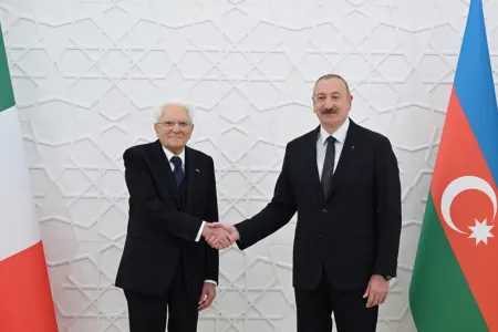 Liderlərin geniş tərkibdə görüşü keçirilir