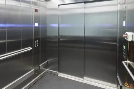 İşə getmək üçün liftə minən qadının cansız bədəni TAPILDI