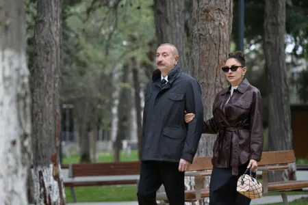 İlham Əliyev və birinci xanım yeni parkın açılışında - FOTO
