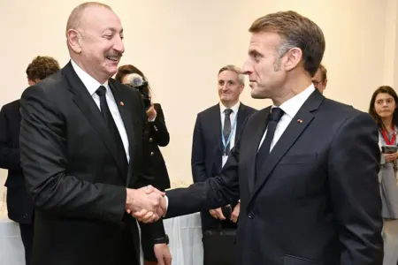 Makron İlham Əliyevi təbrik etdi - FOTOLAR