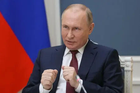 “Kim Rusiya ilə rəqabət aparmaq istəyirsə, buyursun" - Putin